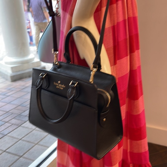 Kate Spade Madison Saffiano Leather Small Satchel
COLOR:
Black
NWT - Picture 13 of 16